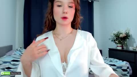 Snapshot of hey_tyankaaaa chatting on December 14, 2025, 1:44 am Bella 3 online show from December 14, 2025, 1:44 am