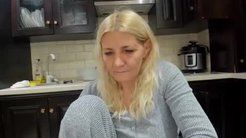 Snapshot of heyheygrey chatting on October 4, 2025, 5:55 pm Heyheygrey online show from October 4, 2025, 5:55 pm