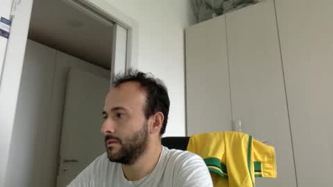 Snapshot of hhombre chatting on September 26, 2025, 12:31 pm hhombre online show from September 26, 2025, 12:31 pm