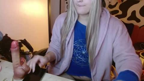 Snapshot of hi_elora chatting on May 19, 2026, 12:05 am Elora online show from May 19, 2026, 12:05 am
