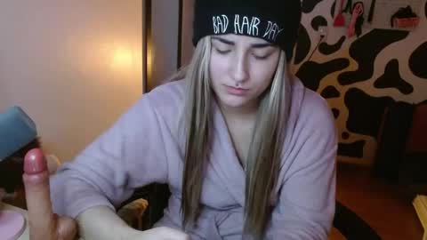 Snapshot of hi_elora chatting on May 20, 2026, 1:01 am Elora online show from May 20, 2026, 1:01 am