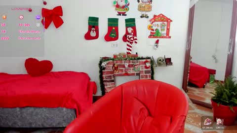 Snapshot of hi_moon chatting on January 6, 2026, 1:37 pm hi_moon online show from January 6, 2026, 1:37 pm