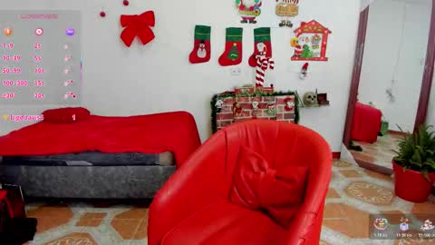 Snapshot of hi_moon chatting on January 11, 2026, 12:10 pm hi_moon online show from January 11, 2026, 12:10 pm