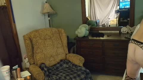 Snapshot of hidden_gold_milf chatting on October 30, 2025, 2:13 am hidden_gold_milf online show from October 30, 2025, 2:13 am