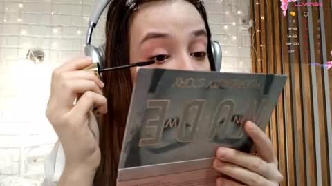 May online show from December 21, 2025, 5:09 pm