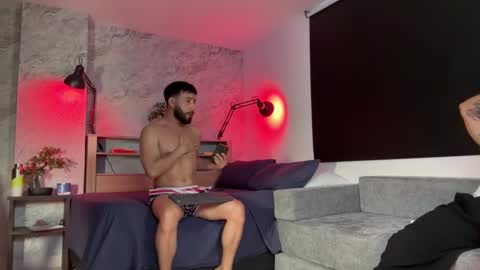 Snapshot of highlatin_guys chatting on September 20, 2025, 10:44 pm Terry and E online show from September 20, 2025, 10:44 pm