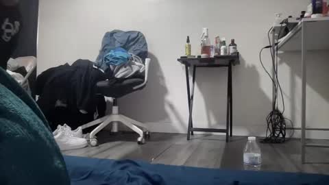 hihello400 online show from October 31, 2025, 8:43 pm