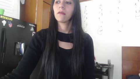 hilaril18 online show from December 5, 2024, 1:14 am