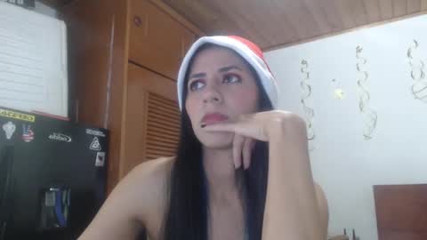hilaril18 online show from December 22, 2024, 1:12 am