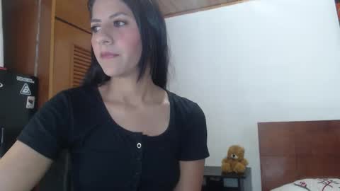 hilaril18 online show from January 24, 2025, 12:09 am