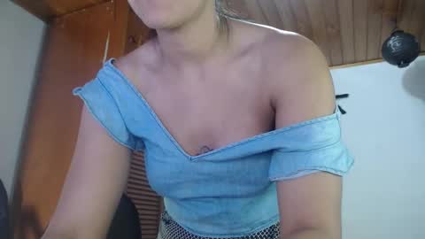 hilaril18 online show from October 30, 2025, 1:29 am