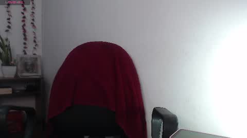 Snapshot of hilari18 chatting on August 6, 2026, 6:10 pm hilaril18 online show from August 6, 2026, 6:10 pm