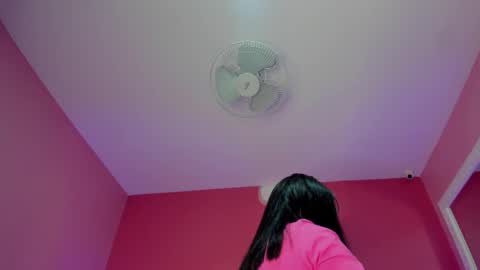 hilary_tailor online show from December 18, 2025, 11:16 am