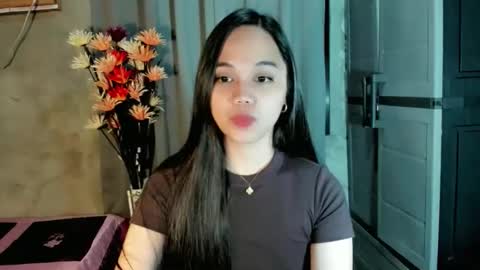 Snapshot of hilarymolly chatting on February 19, 2026, 10:33 am hilarymolly online show from February 19, 2026, 10:33 am