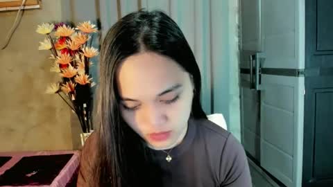 Snapshot of hilarymolly chatting on February 25, 2026, 2:43 am hilarymolly online show from February 25, 2026, 2:43 am