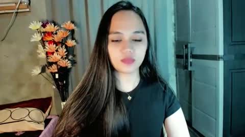 Snapshot of hilarymolly chatting on March 3, 2026, 10:59 pm hilarymolly online show from March 3, 2026, 10:59 pm