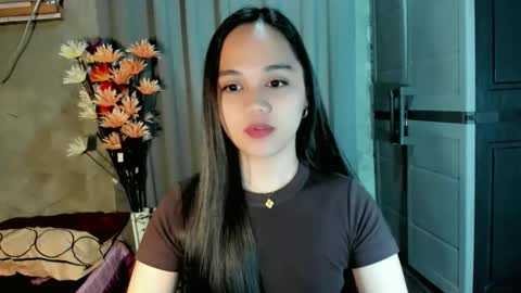 Snapshot of hilarymolly chatting on March 4, 2026, 10:27 pm hilarymolly online show from March 4, 2026, 10:27 pm