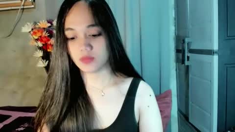 hilarymolly online show from April 24, 2026, 10:18 am