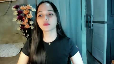 hilarymolly online show from May 2, 2026, 6:24 pm