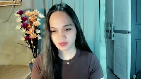 hilarymolly online show from May 6, 2026, 5:51 pm