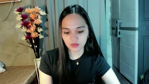 hilarymolly online show from May 7, 2026, 6:35 pm