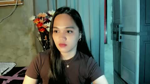 Snapshot of hilarymolly chatting on June 11, 2026, 7:23 pm hilarymolly online show from June 11, 2026, 7:23 pm