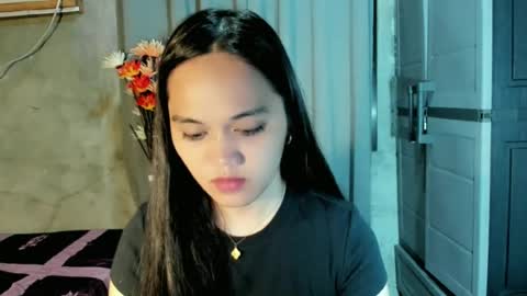 Snapshot of hilarymolly chatting on June 12, 2026, 5:45 pm hilarymolly online show from June 12, 2026, 5:45 pm