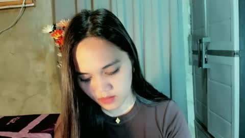 Snapshot of hilarymolly chatting on June 19, 2026, 6:56 pm hilarymolly online show from June 19, 2026, 6:56 pm