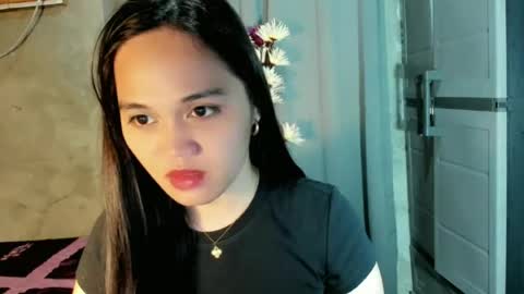 hilarymolly online show from June 25, 2026, 9:52 pm