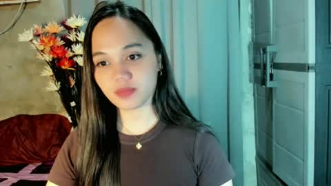 hilarymolly online show from July 9, 2026, 8:35 pm