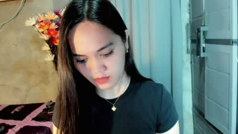 hilarymolly online show from July 25, 2026, 3:20 pm
