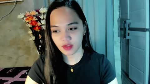 hilarymolly online show from August 3, 2026, 8:46 am