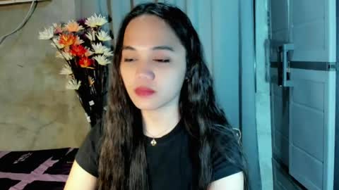 hilarymolly online show from August 4, 2026, 3:21 am