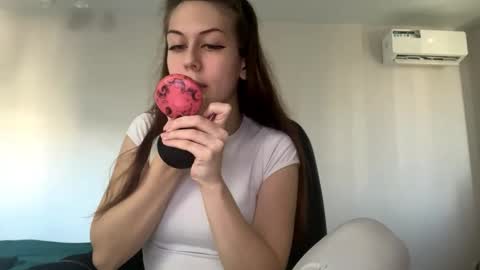 Snapshot of hildredmabray chatting on October 29, 2025, 10:17 am Hi Im Elizabeth online show from October 29, 2025, 10:17 am