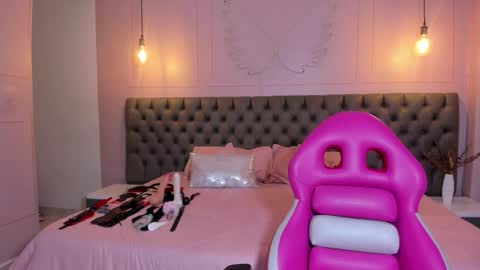 Snapshot of hillary_bigbutt chatting on February 19, 2026, 3:46 am Hillary online show from February 19, 2026, 3:46 am