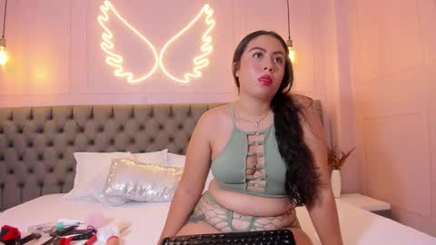 Snapshot of hillary_bigbutt chatting on March 3, 2026, 3:34 am Hillary online show from March 3, 2026, 3:34 am