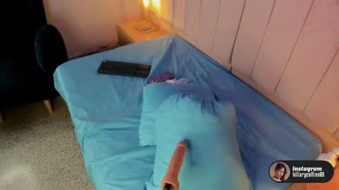 hillarycollins online show from July 22, 2026, 3:09 am