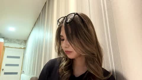 Lia online show from March 27, 2026, 2:39 pm