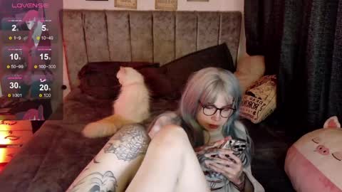 Inori Independent model online show from May 12, 2026, 5:48 am
