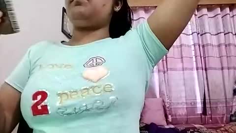 himuhimu22 online show from May 8, 2026, 9:36 am