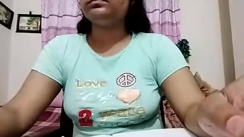himuhimu22 online show from May 11, 2026, 2:45 pm