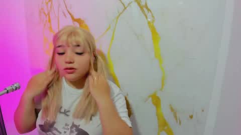 hinata_dolly online show from May 7, 2026, 11:26 am