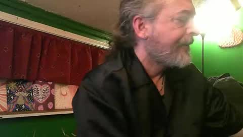 hippiedad333 online show from March 13, 2026, 6:09 am