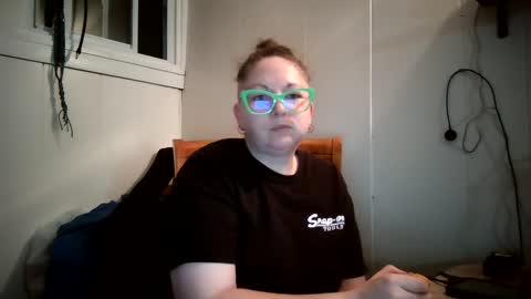 Bella online show from September 28, 2025, 1:11 am