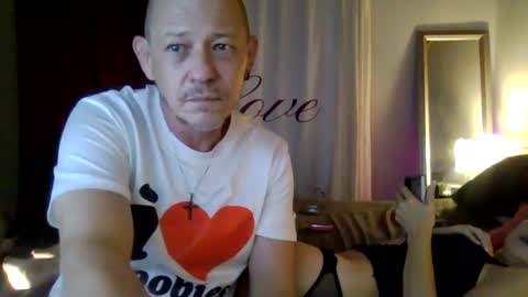 Snapshot of hisjourneyxoxo chatting on January 24, 2025, 6:35 pm hisjourneyxoxo online show from January 24, 2025, 6:35 pm