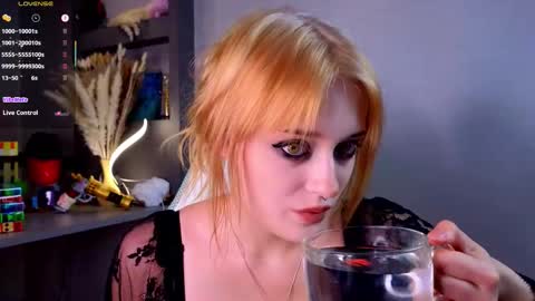 Ella online show from September 9, 2025, 4:39 pm