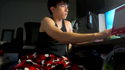 hispanicguy10 online show from November 13, 2025, 5:39 am