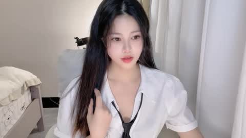 hkchengcheng online show from December 1, 2025, 4:34 pm