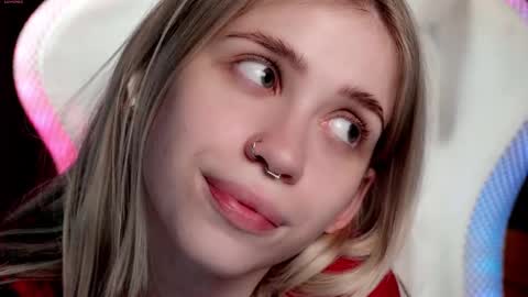 Holly online show from October 16, 2025, 7:15 pm