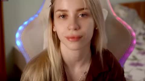 Holly online show from March 17, 2026, 7:28 pm